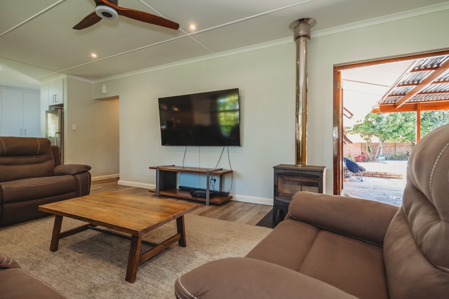 4 Bedroom Property for Sale in Loerie Park Western Cape